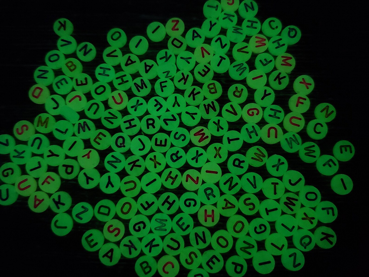 100pcs Glow in Dark Alphabet Letter Beads, Multicolored Letters Plastic Round Beads