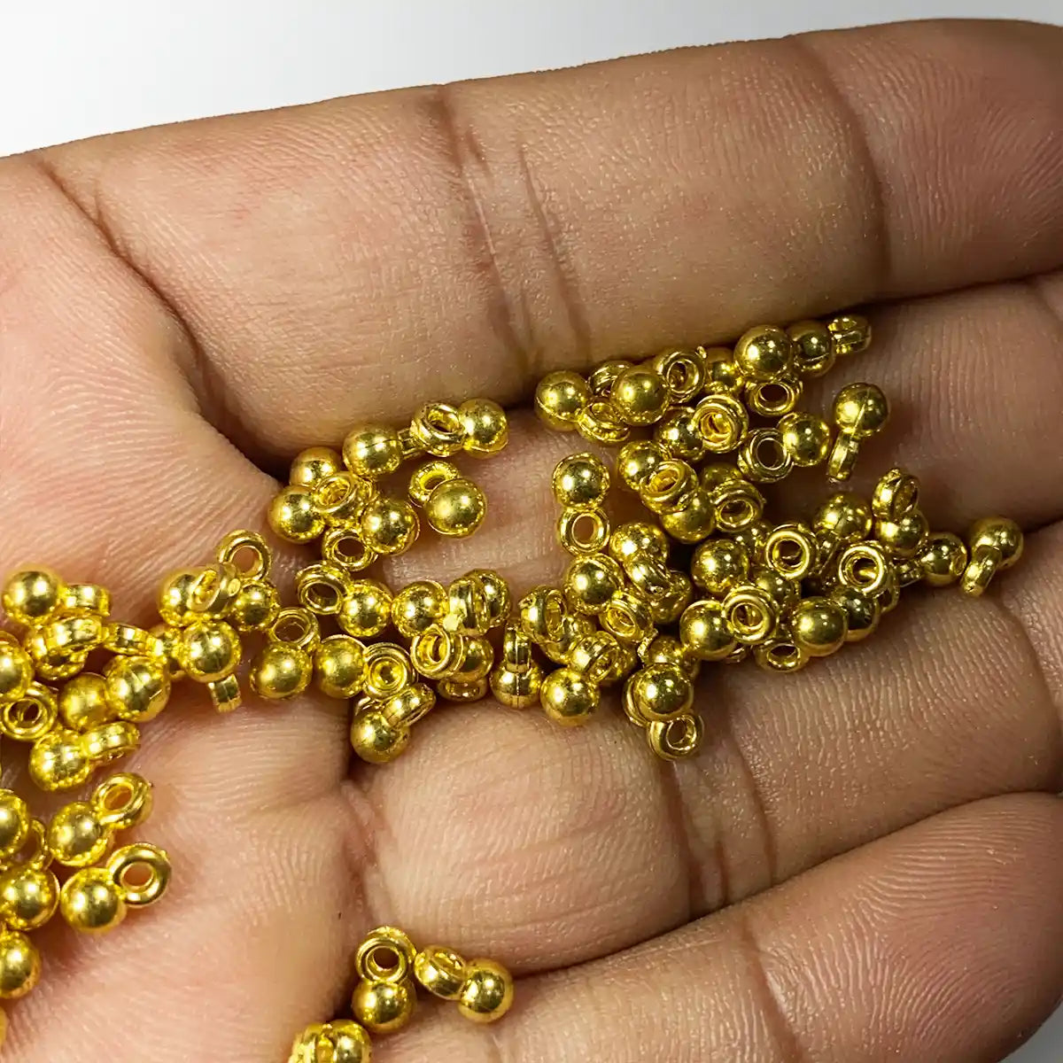Plastic L'Oréal beads