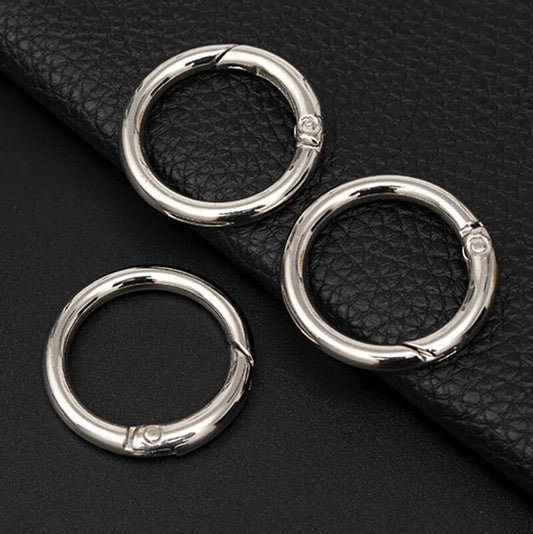Round Metal Spring Snap Keychains, Spring Hook Clips, Spring Clasps, Flat O Rings Suitable for Wallets, Also Suitable for Luggage, Clothing And Other Various Scenes. Bag Attachments, Clothing Additions, Compact Design, Spring Clip