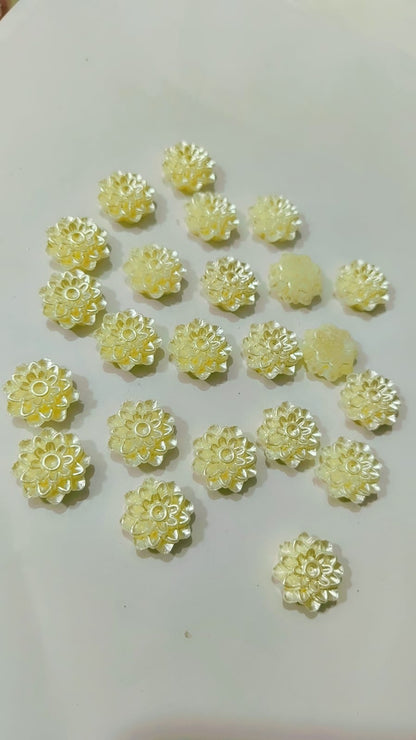 20pcs Acrylic FLOWER BEADS (OFF WHITE)