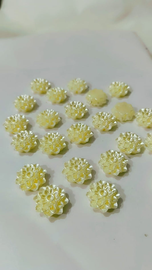 20pcs Acrylic FLOWER BEADS (OFF WHITE)
