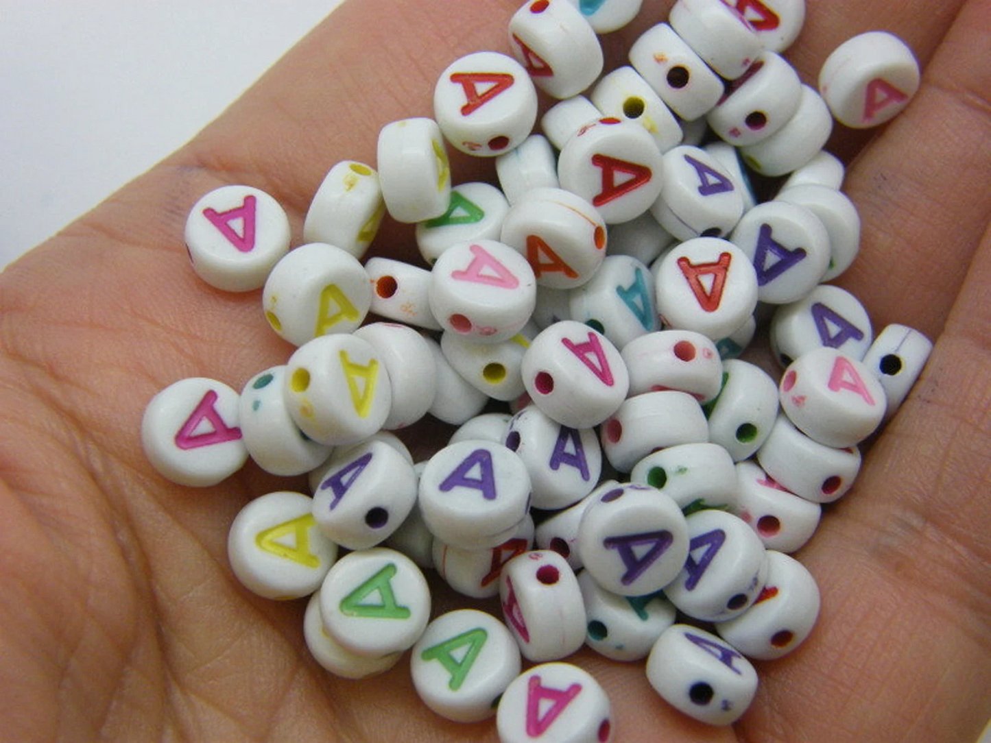 100pcs Letter (A) Acrylic round alphabet beads white/Multicolor