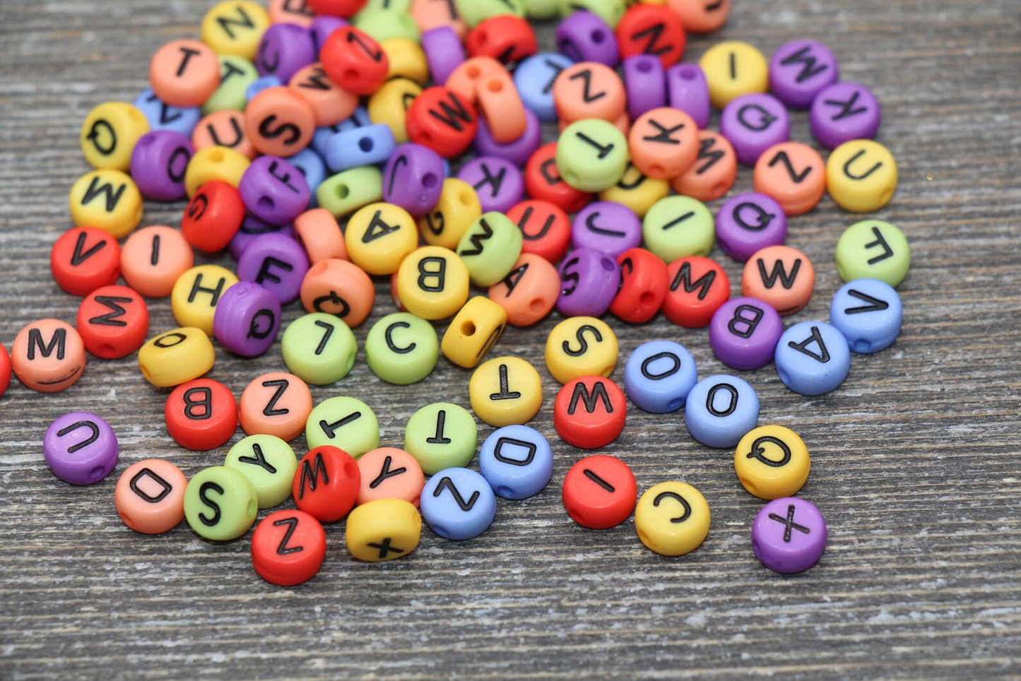 100pcs Mixed Multicolor Coin Round Shaped Beads with Black Alphabet
