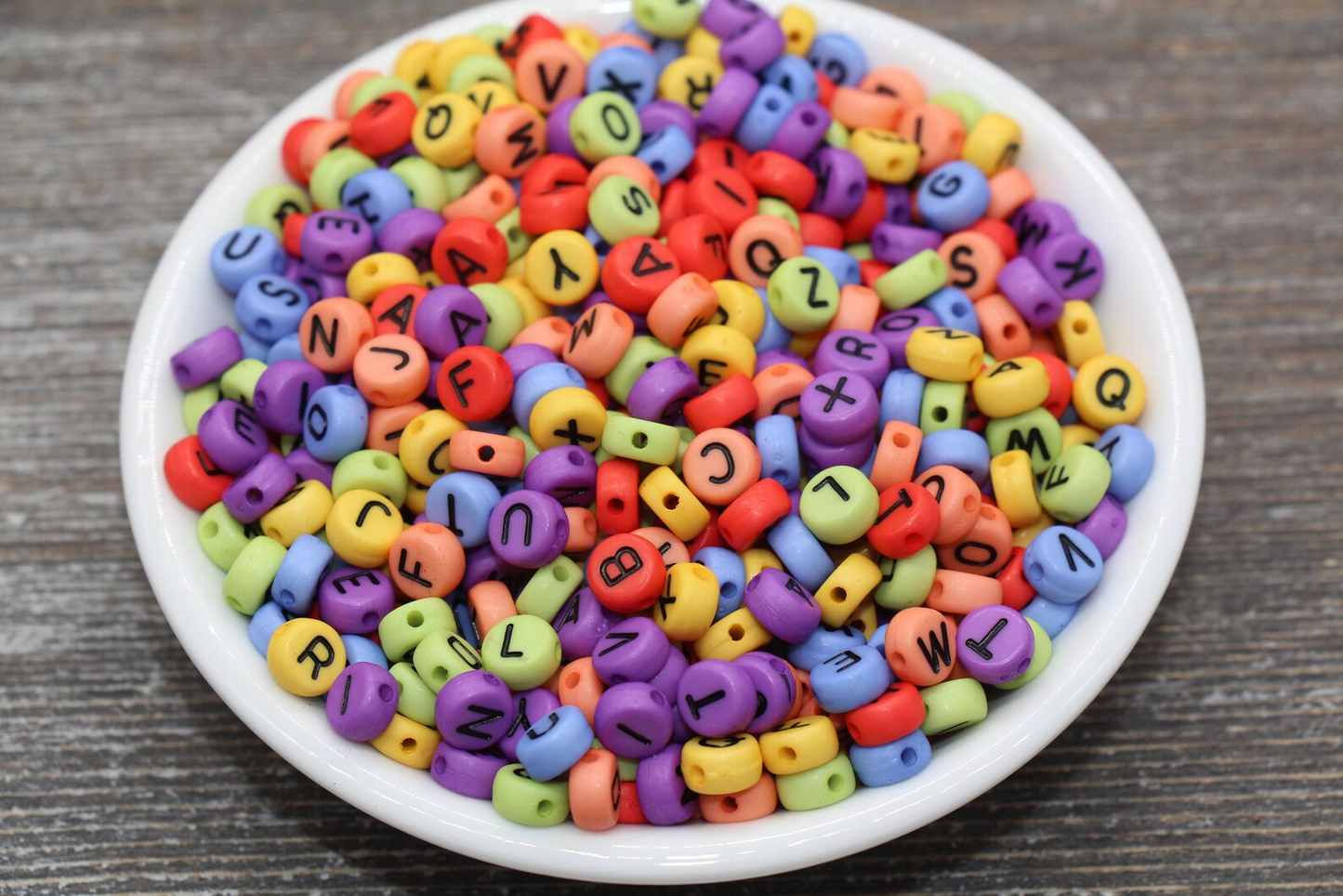 100pcs Mixed Multicolor Coin Round Shaped Beads with Black Alphabet