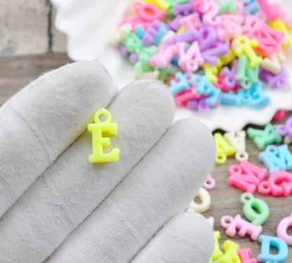 40pcs Acrylic Alphabets Charms, Multicolor Plastic Acrylic Letter Alphabet Beads