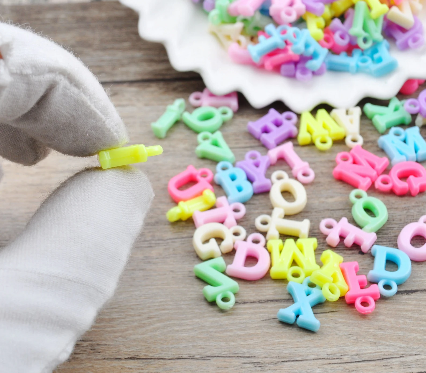 40pcs Acrylic Alphabets Charms, Multicolor Plastic Acrylic Letter Alphabet Beads