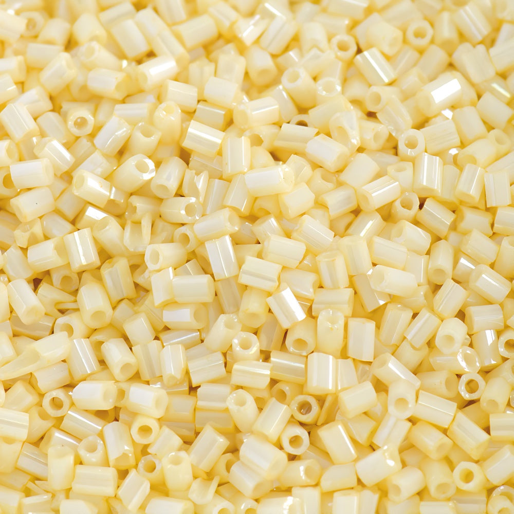 3Mm pale yellow Glass Seed Beads, Glass Loose Beads Spacer Beads, Suitable for Handmade Bracelets, Necklaces, Anklets, Making Hair Additions, Ornaments Handicrafts, Suitable for Charm Bracelet Pendants