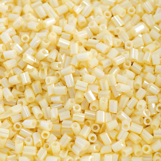 3Mm pale yellow Glass Seed Beads, Glass Loose Beads Spacer Beads, Suitable for Handmade Bracelets, Necklaces, Anklets, Making Hair Additions, Ornaments Handicrafts, Suitable for Charm Bracelet Pendants
