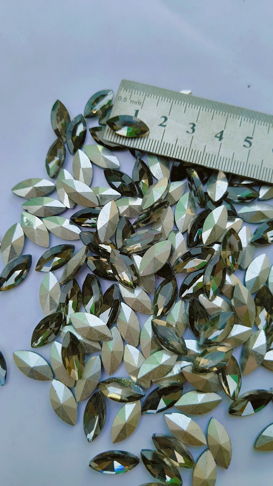 CRYSTALSHOP Gluing Stone - {Bombed Back} Shuttle 7x15mm